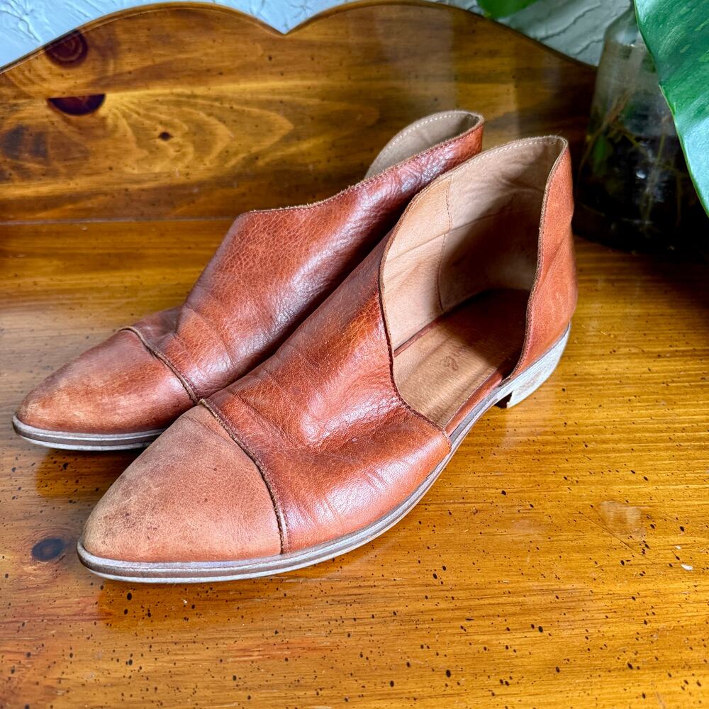 Free People Brown Leather Slip On Loafers Size 8 Distressed Boho Flats Pointed